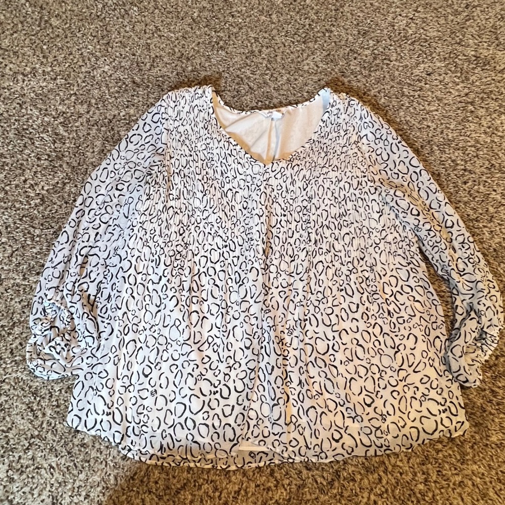 Nine West Womens Smocked V-Neck‎ Blouse Black White Abstract Animal Print Medium